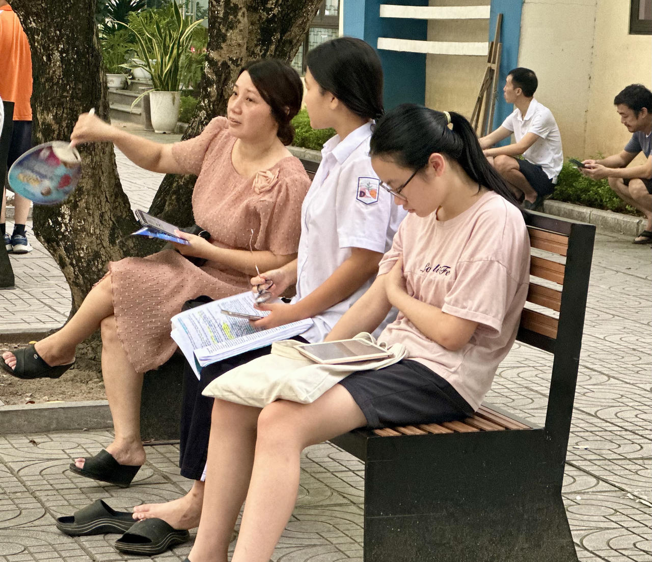 Khốc liệt cuộc đua 'giành vé' vào lớp 10 trường hot nhất nhì Hà Nội 