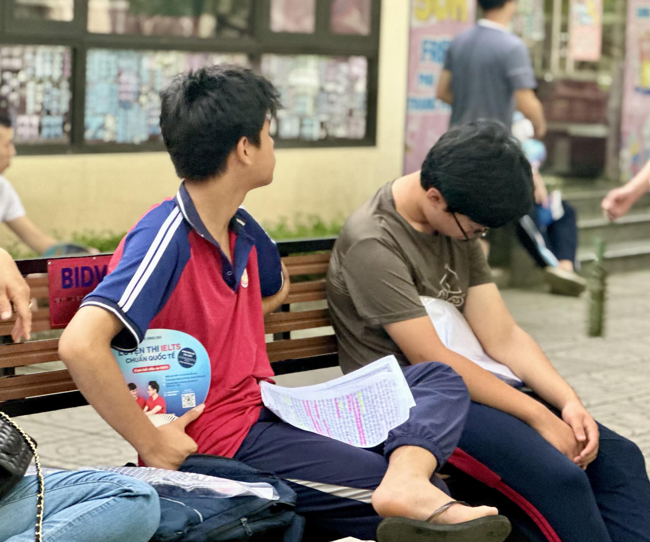 Khốc liệt cuộc đua 'giành vé' vào lớp 10 trường hot nhất nhì Hà Nội 