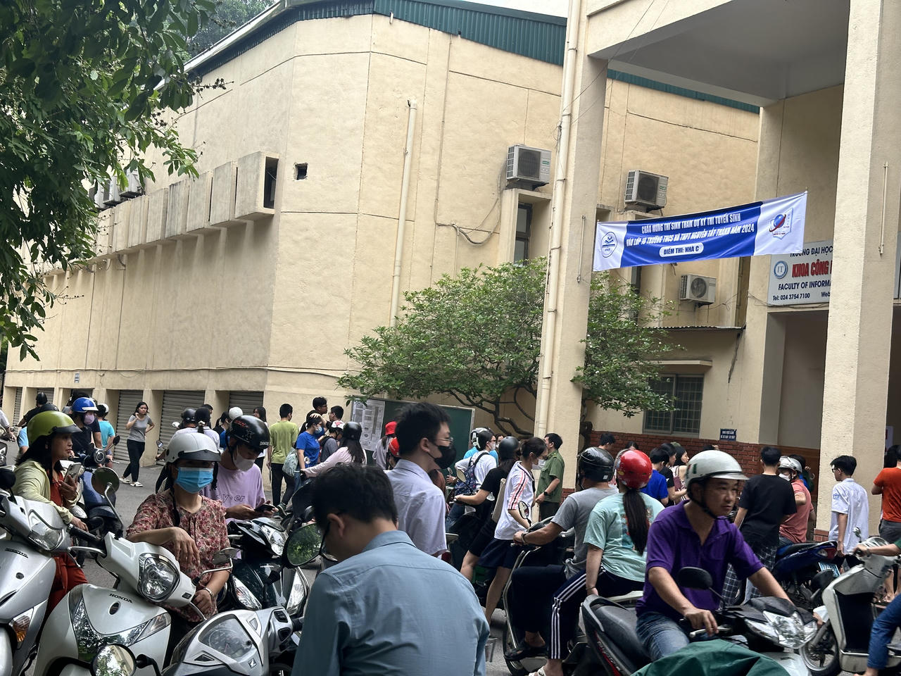 Khốc liệt cuộc đua 'giành vé' vào lớp 10 trường hot nhất nhì Hà Nội 