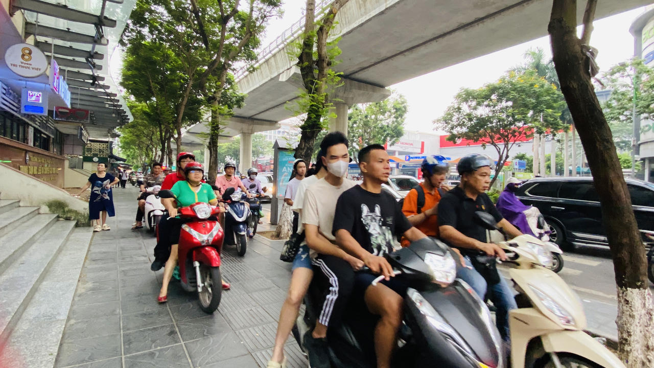 Khốc liệt cuộc đua 'giành vé' vào lớp 10 trường hot nhất nhì Hà Nội 