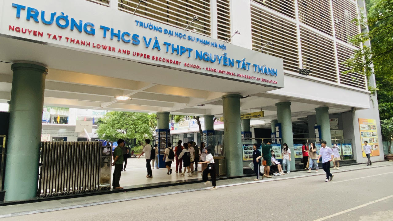 Khốc liệt cuộc đua 'giành vé' vào lớp 10 trường hot nhất nhì Hà Nội 