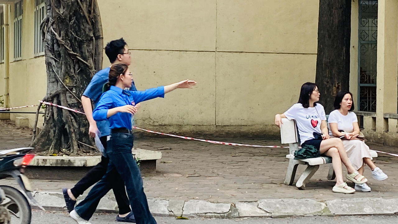 Khốc liệt cuộc đua 'giành vé' vào lớp 10 trường hot nhất nhì Hà Nội 