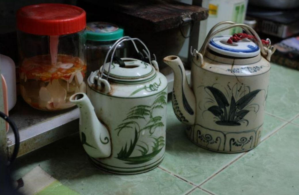 Cúi xuống thật gần…