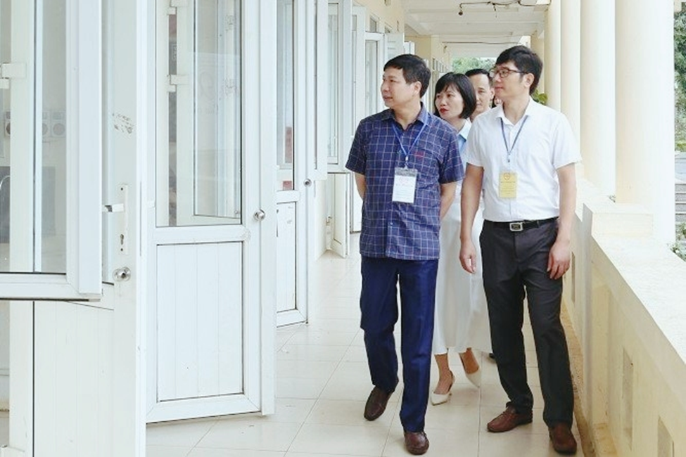 Khó đạt điểm 9,10 môn Toán, thí sinh vẫn 'thở phào' kết thúc ngày thi đầu tiên