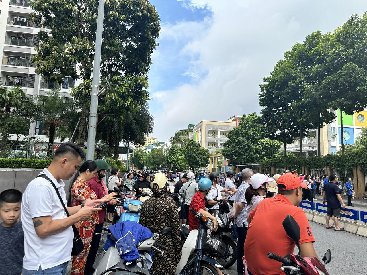 Thí sinh reo hò 'trúng tủ' môn Văn, tự tin trước thi môn Toán