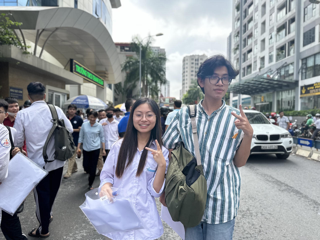 Thí sinh reo hò 'trúng tủ' môn Văn, tự tin trước thi môn Toán