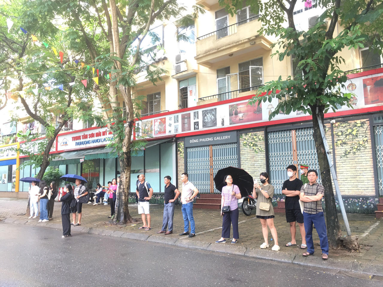 Phụ huynh dậy sớm nấu xôi cho sĩ tử Hà Nội ăn 'lấy may' để thi tốt nghiệp