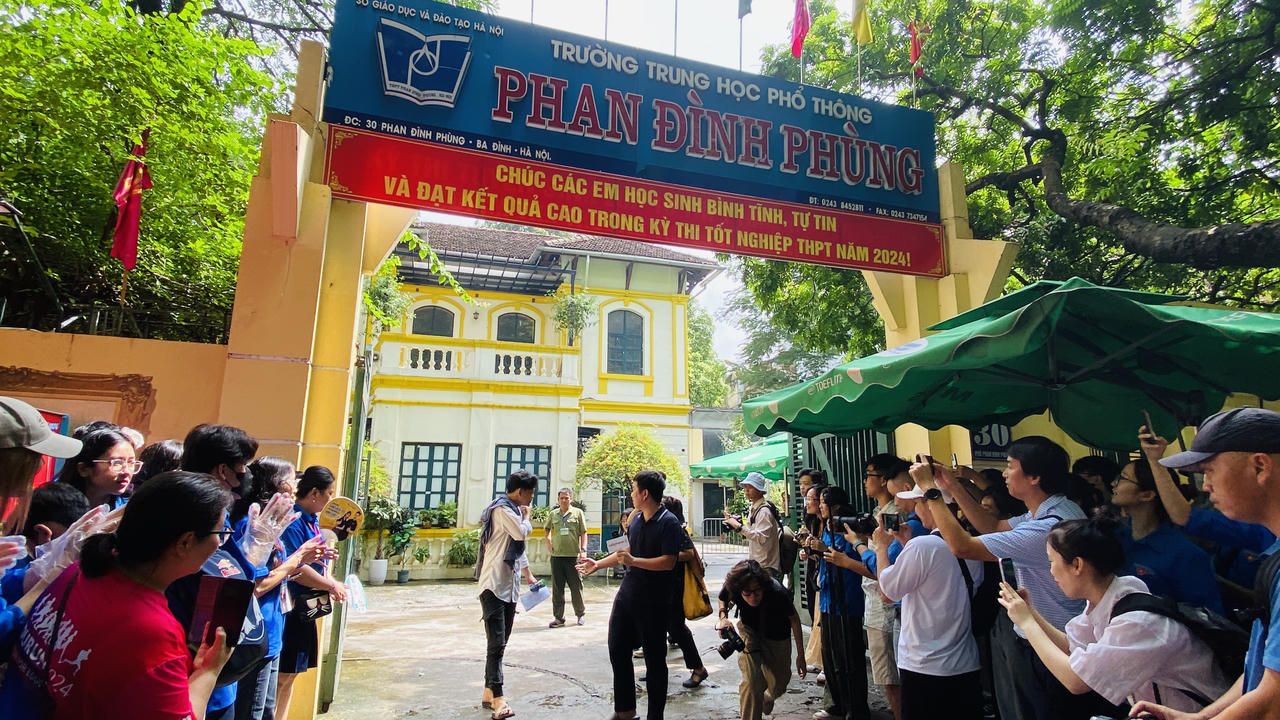 Thí sinh reo hò 'trúng tủ' môn Văn, tự tin trước thi môn Toán