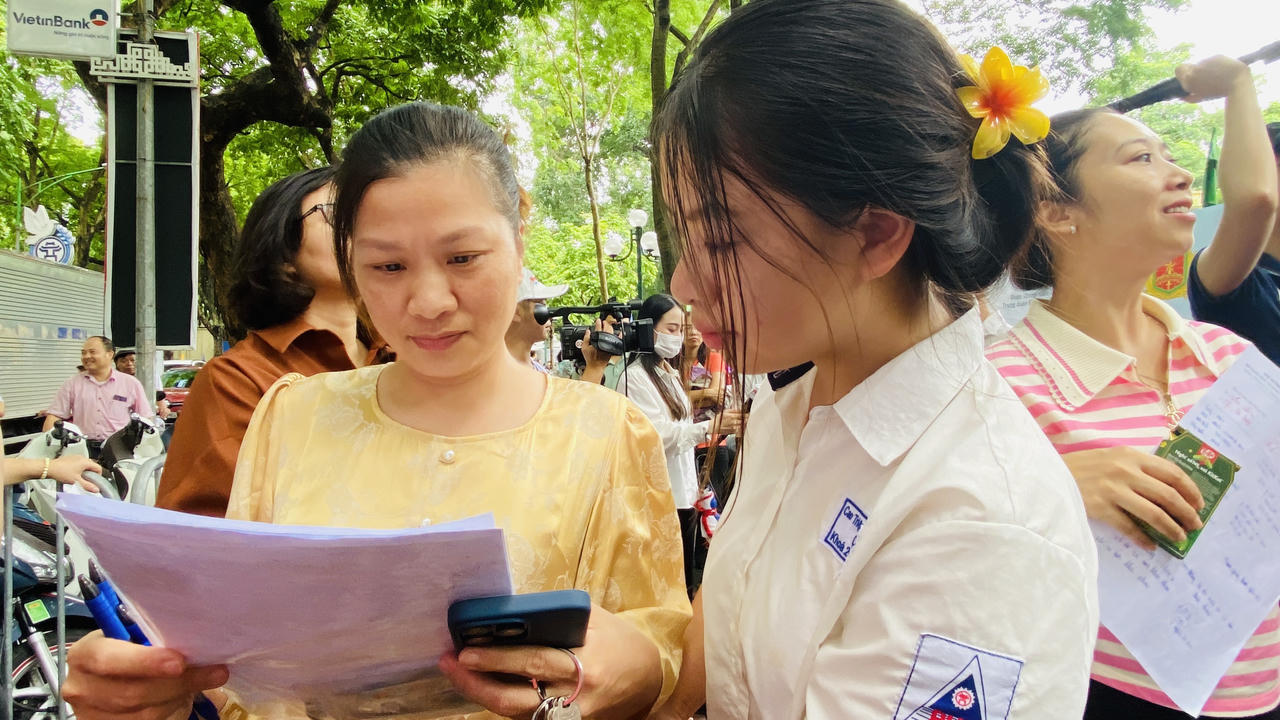 Thí sinh reo hò 'trúng tủ' môn Văn, tự tin trước thi môn Toán