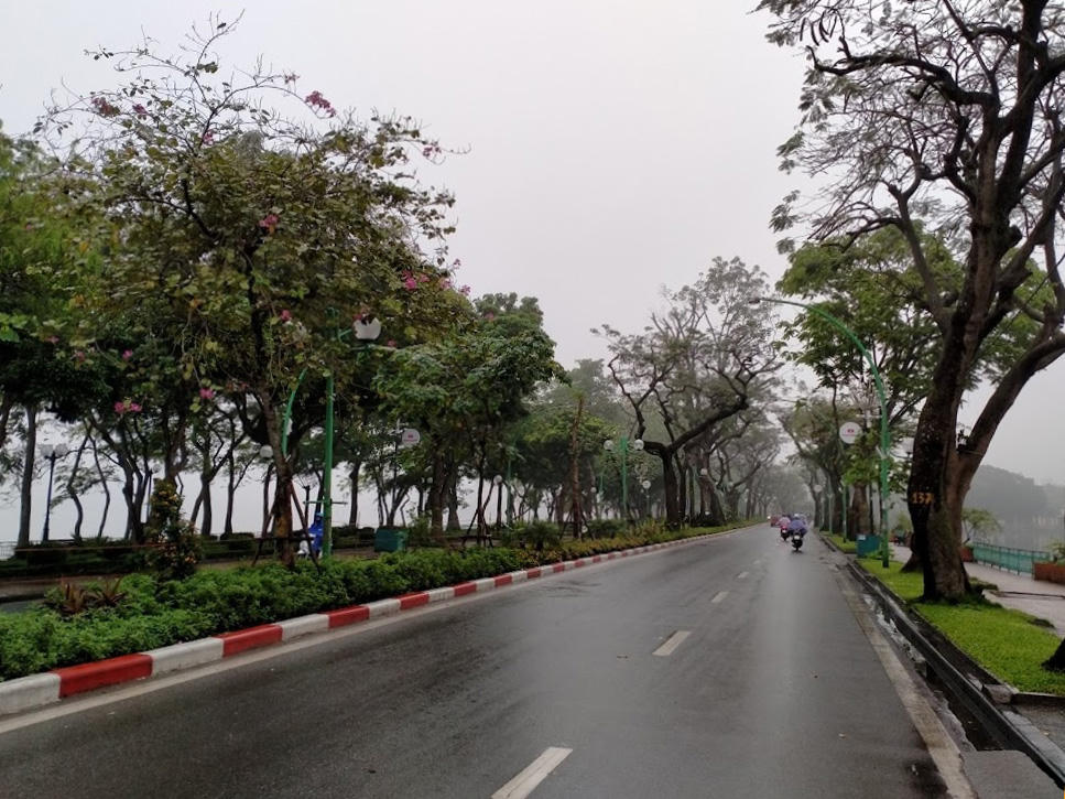 'Đây Hồ Gươm, Hồng Hà, Hồ Tây, đây lắng hồn núi sông ngàn năm...'