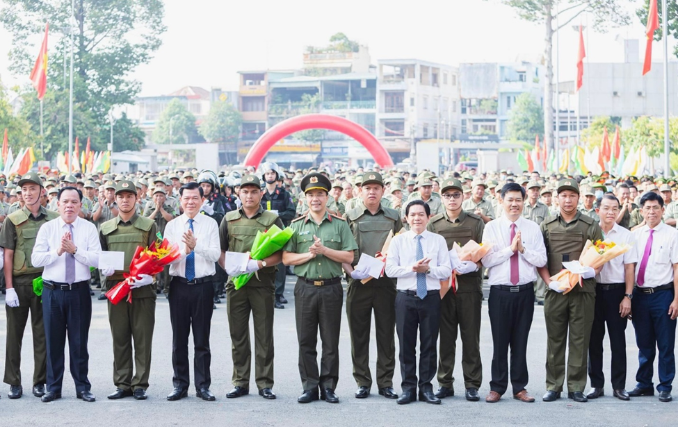Các địa phương đồng loạt ra mắt lực lượng tham gia bảo vệ ANTT ở cơ sở