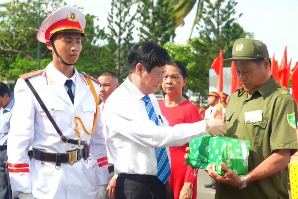 Các địa phương đồng loạt ra mắt lực lượng tham gia bảo vệ ANTT ở cơ sở