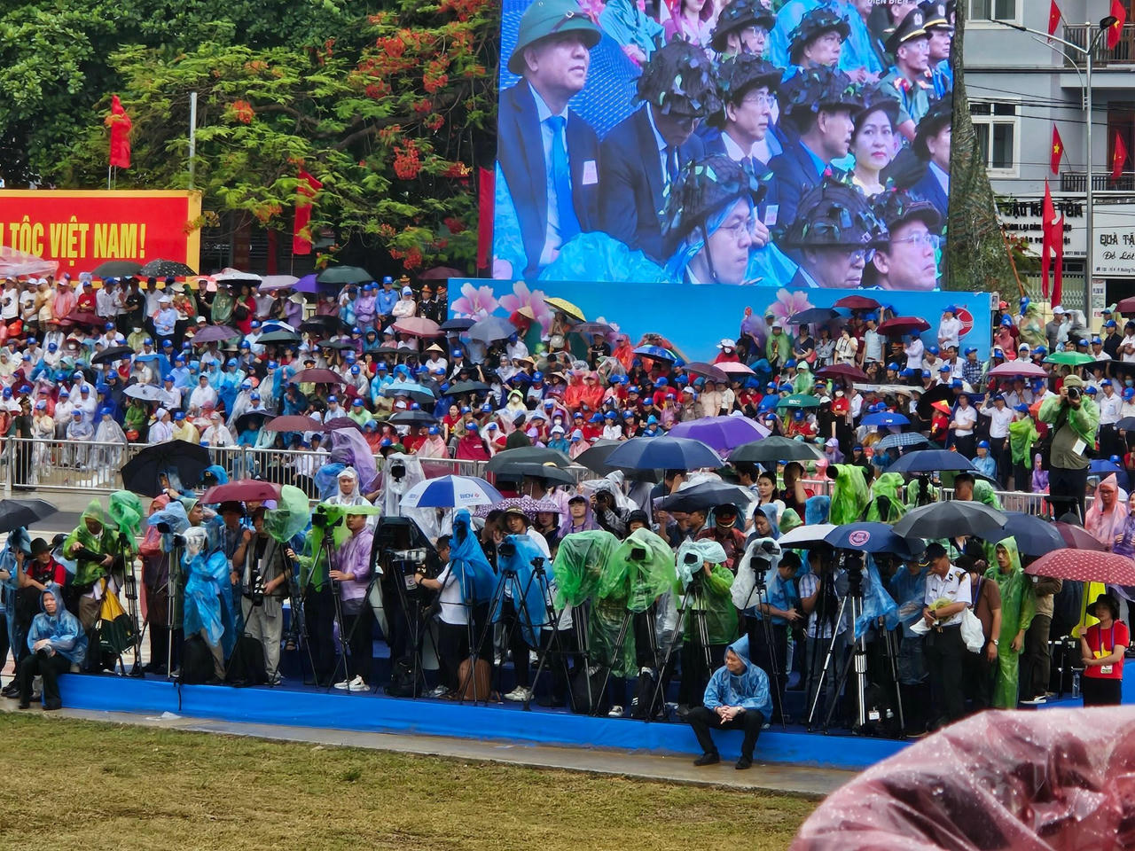 Nghĩa tình những ngày tháng 5 ở Điện Biên