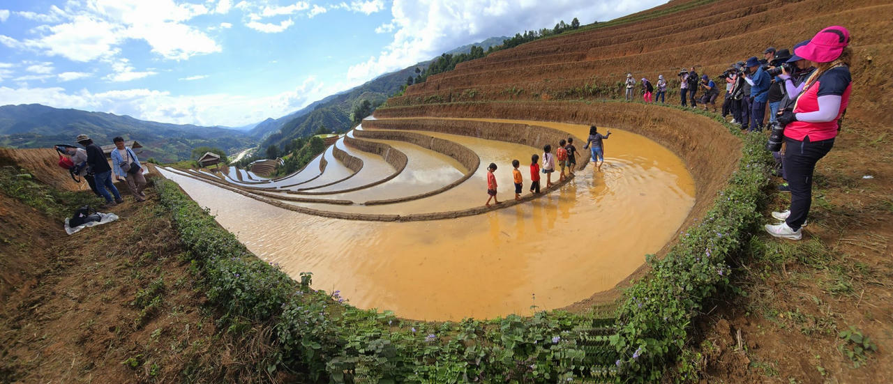 Sức hút từ… ruộng bậc thang mùa đổ nước