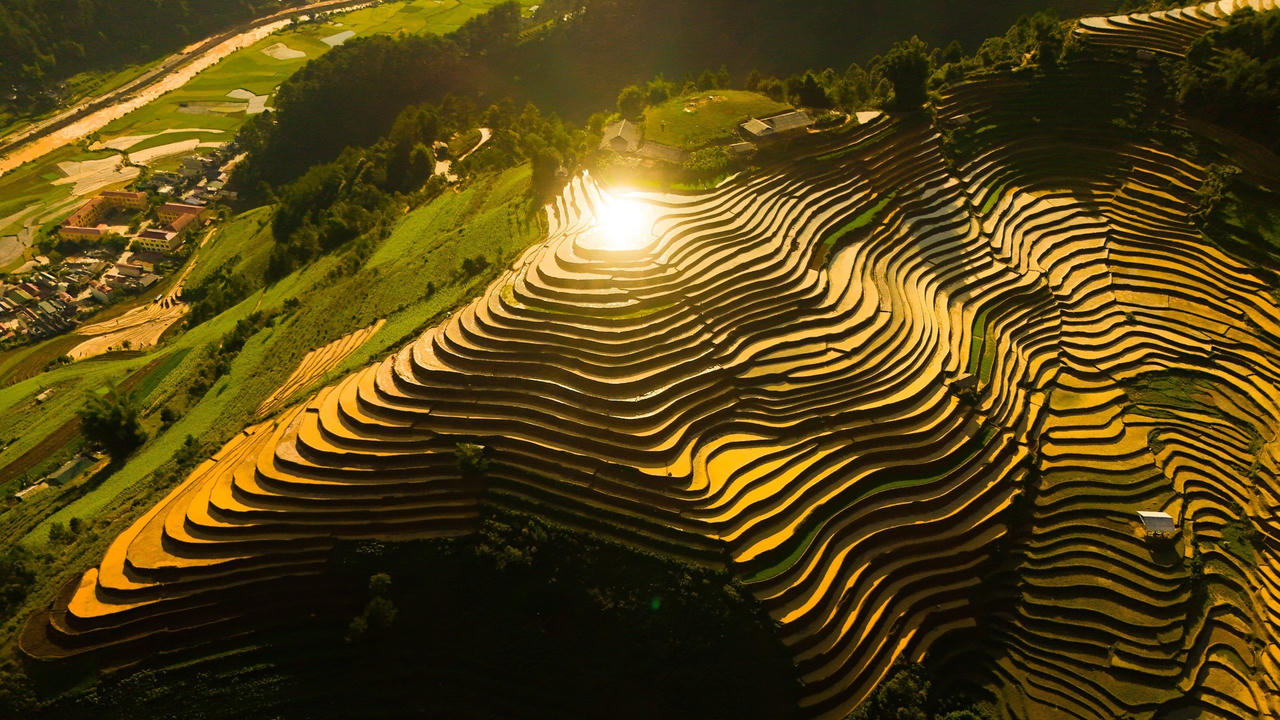 Sức hút từ… ruộng bậc thang mùa đổ nước