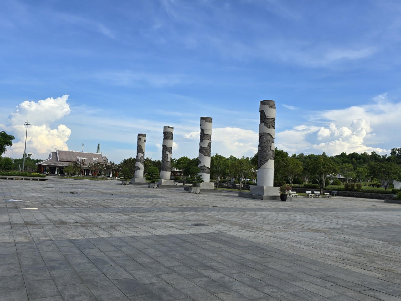 Quần thể Tượng đài Mẹ Việt Nam Anh hùng tại Quảng Nam - 'Địa chỉ đỏ' để tri ân, giáo dục lòng yêu nước cho thế hệ trẻ