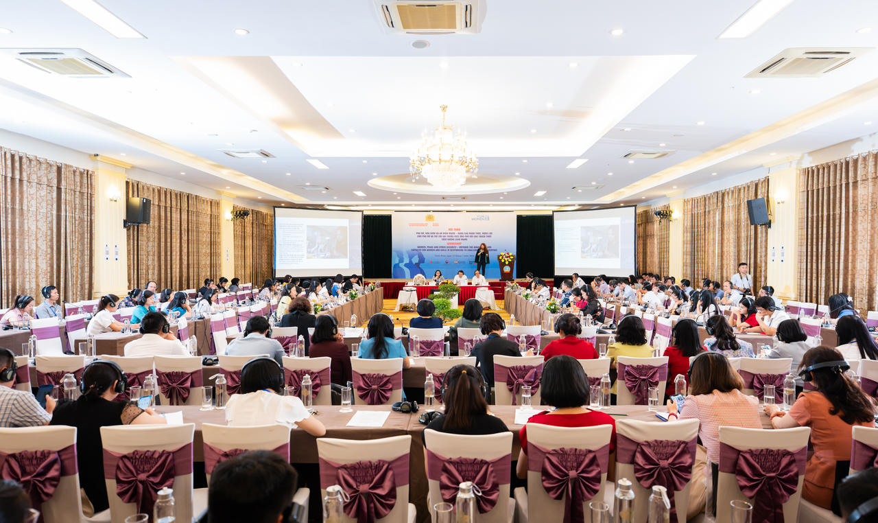 Tìm giải pháp giúp phụ nữ và trẻ em ứng phó với những thách thức trên không gian mạng