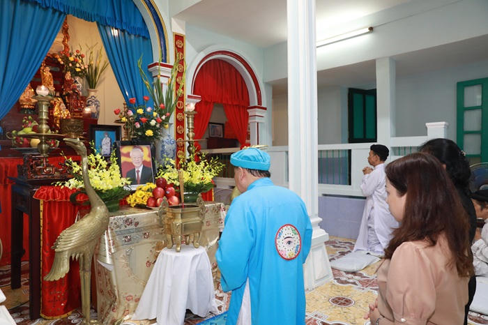 Phật tử trang trọng lập hương án tưởng niệm Tổng Bí thư Nguyễn Phú Trọng