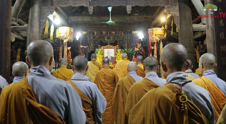 Phật tử trang trọng lập hương án tưởng niệm Tổng Bí thư Nguyễn Phú Trọng