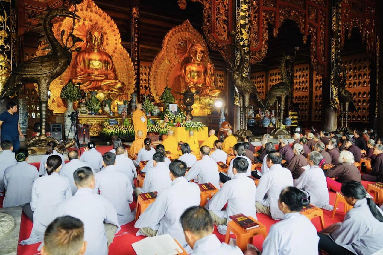 Phật tử trang trọng lập hương án tưởng niệm Tổng Bí thư Nguyễn Phú Trọng