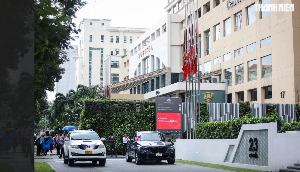 Cờ rủ từ Bắc vào Nam tưởng nhớ Tổng Bí thư Nguyễn Phú Trọng