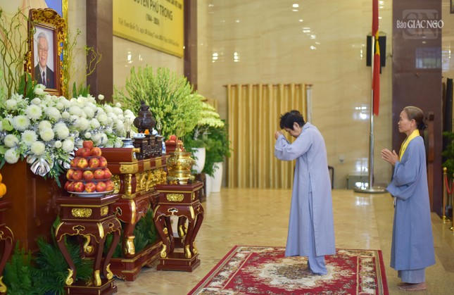 Phật tử trang trọng lập hương án tưởng niệm Tổng Bí thư Nguyễn Phú Trọng