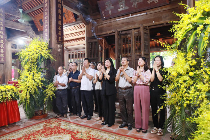 Phật tử trang trọng lập hương án tưởng niệm Tổng Bí thư Nguyễn Phú Trọng