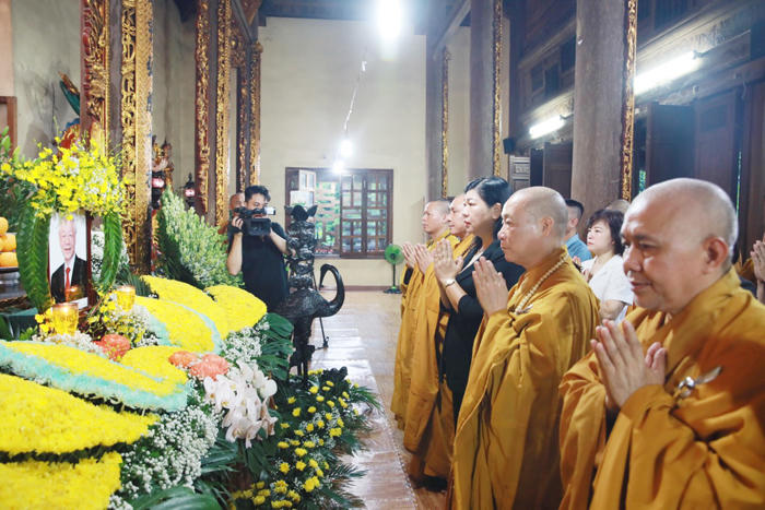 Phật tử trang trọng lập hương án tưởng niệm Tổng Bí thư Nguyễn Phú Trọng