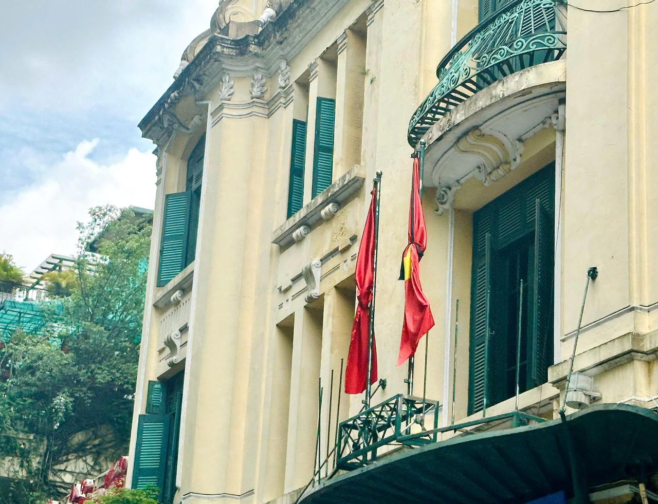 Cờ rủ từ Bắc vào Nam tưởng nhớ Tổng Bí thư Nguyễn Phú Trọng