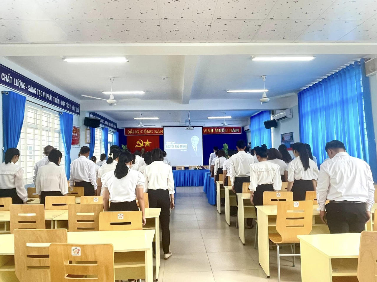 Cơ quan, doanh nghiệp mặc niệm Tổng Bí thư Nguyễn Phú Trọng