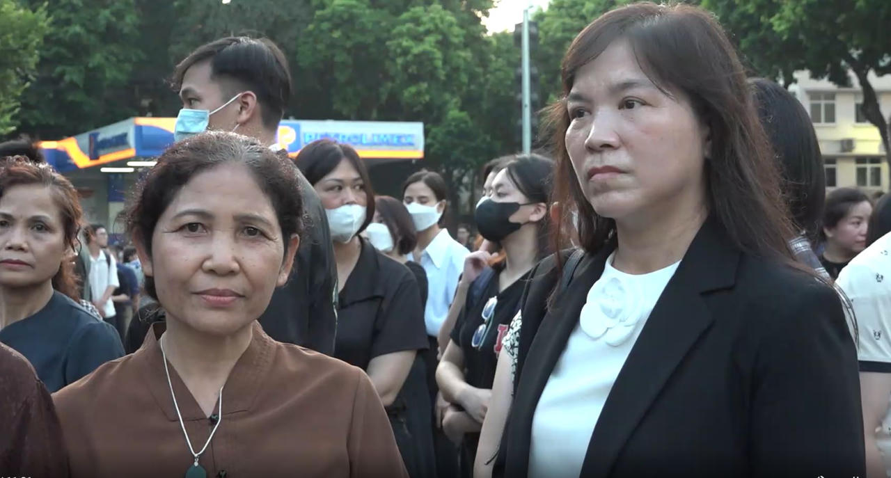 Người dân xếp hàng dài, bật khóc tiếc thương Tổng Bí thư Nguyễn Phú Trọng