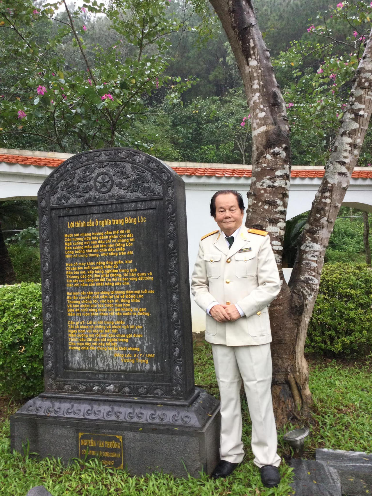 Hai tấm bia thơ tại 'cõi thiêng' Đồng Lộc và Truông Bồn