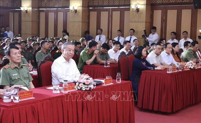 Chủ tịch nước dự Ngày hội toàn dân bảo vệ an ninh Tổ quốc tại phường Cửa Đông