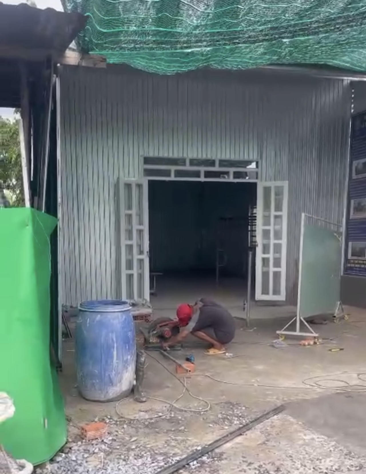 Quan điểm trái chiều về sự việc “nhà tình thương có gắn liền với đất?”