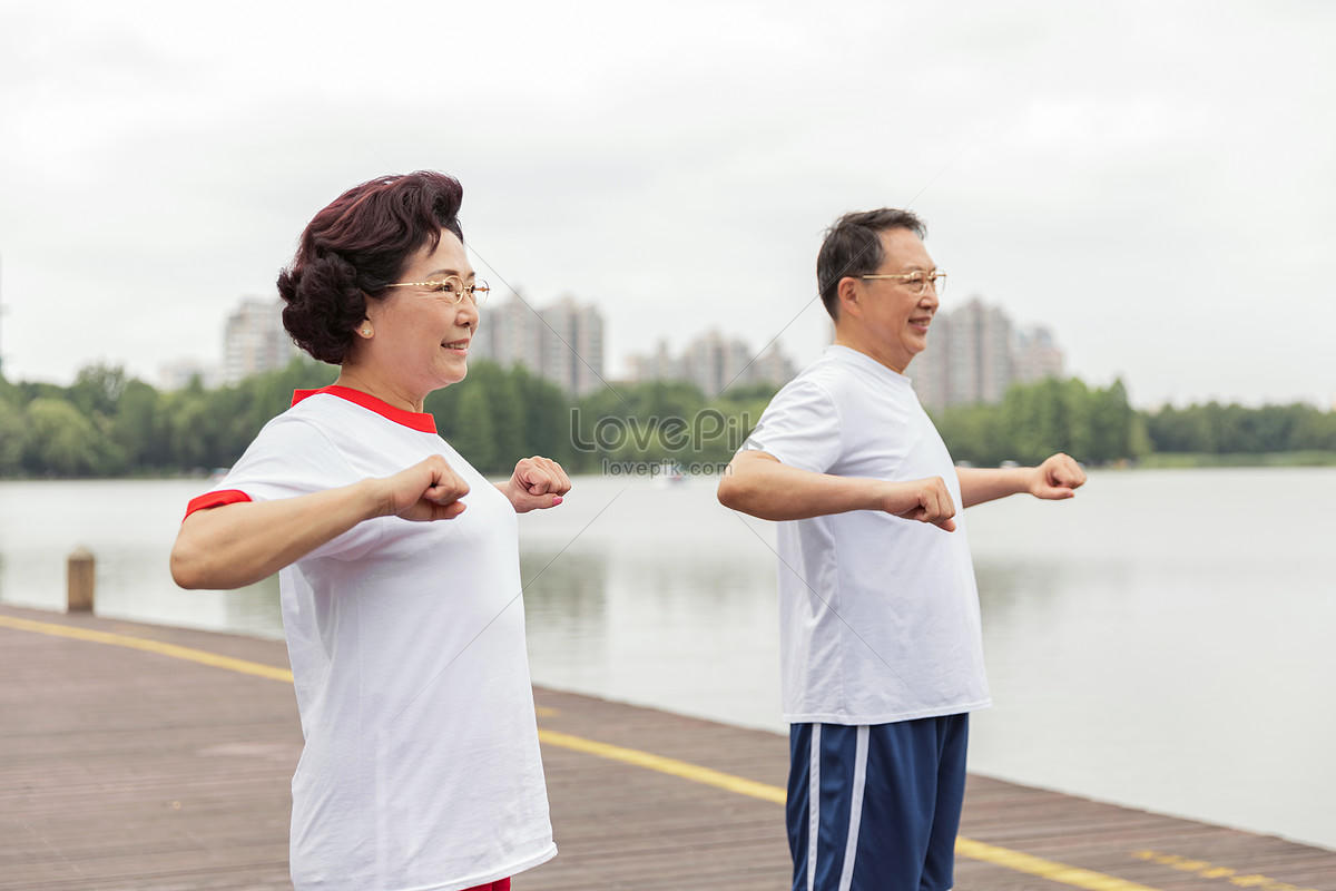 Trẻ cậy cha, già cậy... ai?