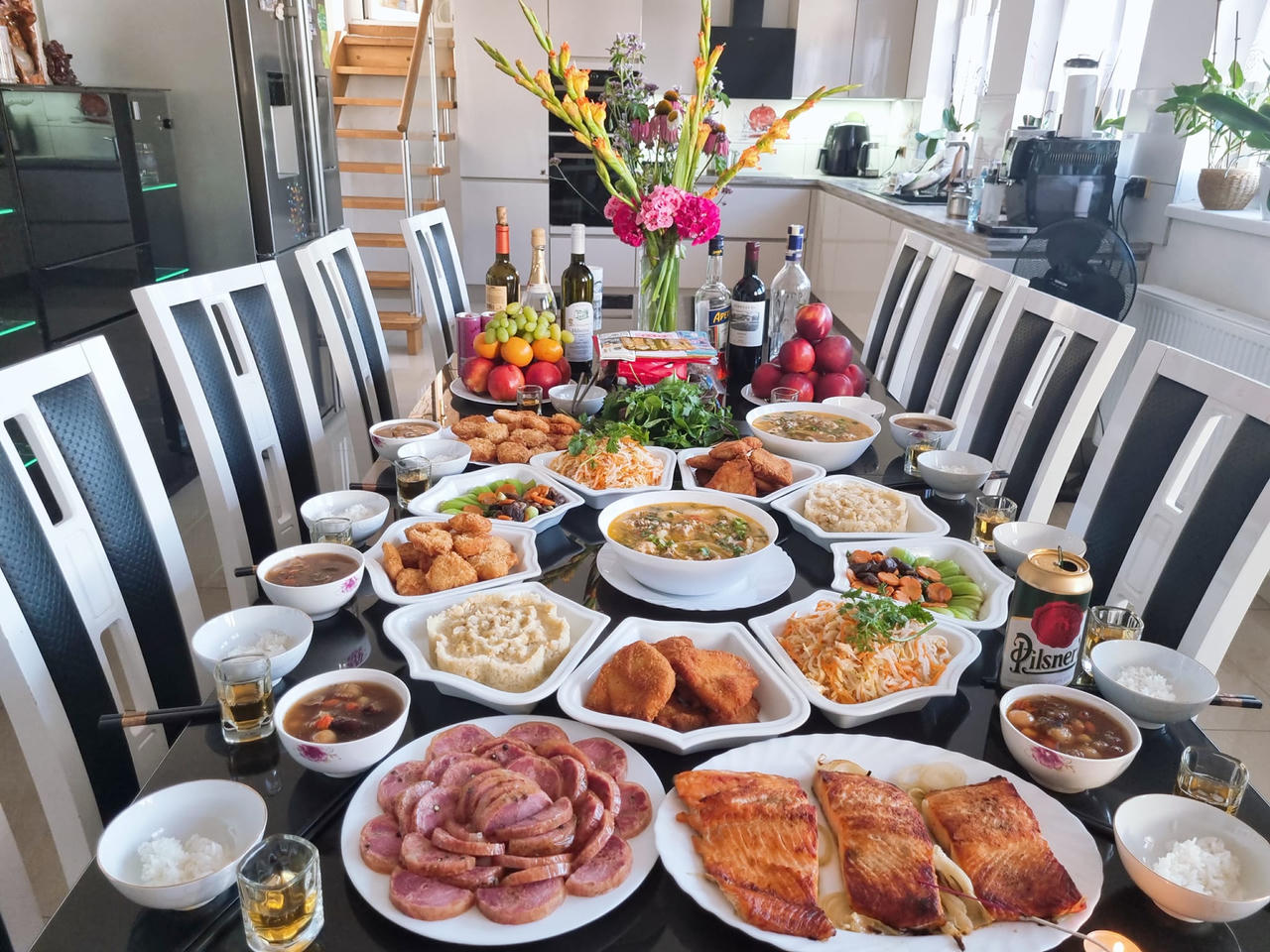 Thi nhau 'khoe' mâm cỗ Rằm tháng 7 