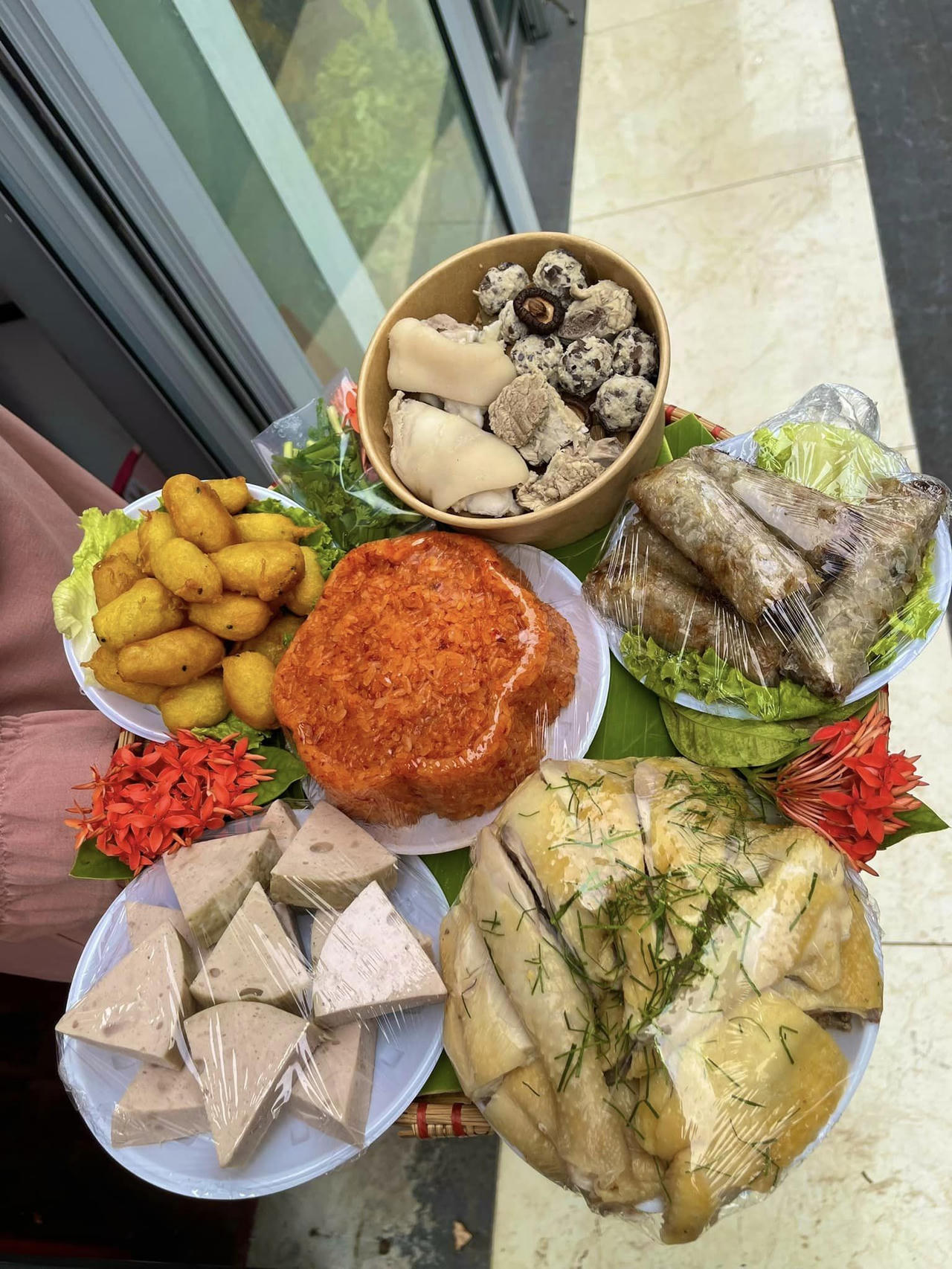 Sôi động thị trường đồ cúng Rằm tháng 7 trên 'chợ mạng'