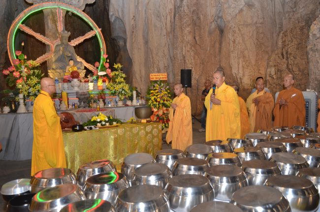 Rộn ràng không khí Lễ vu lan khắp cả nước