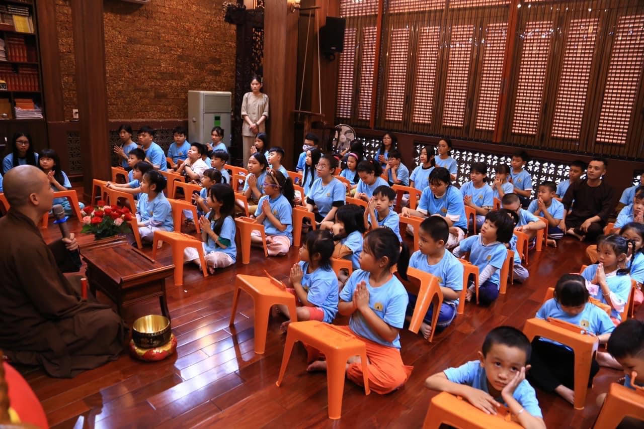 Rộn ràng không khí Lễ vu lan khắp cả nước