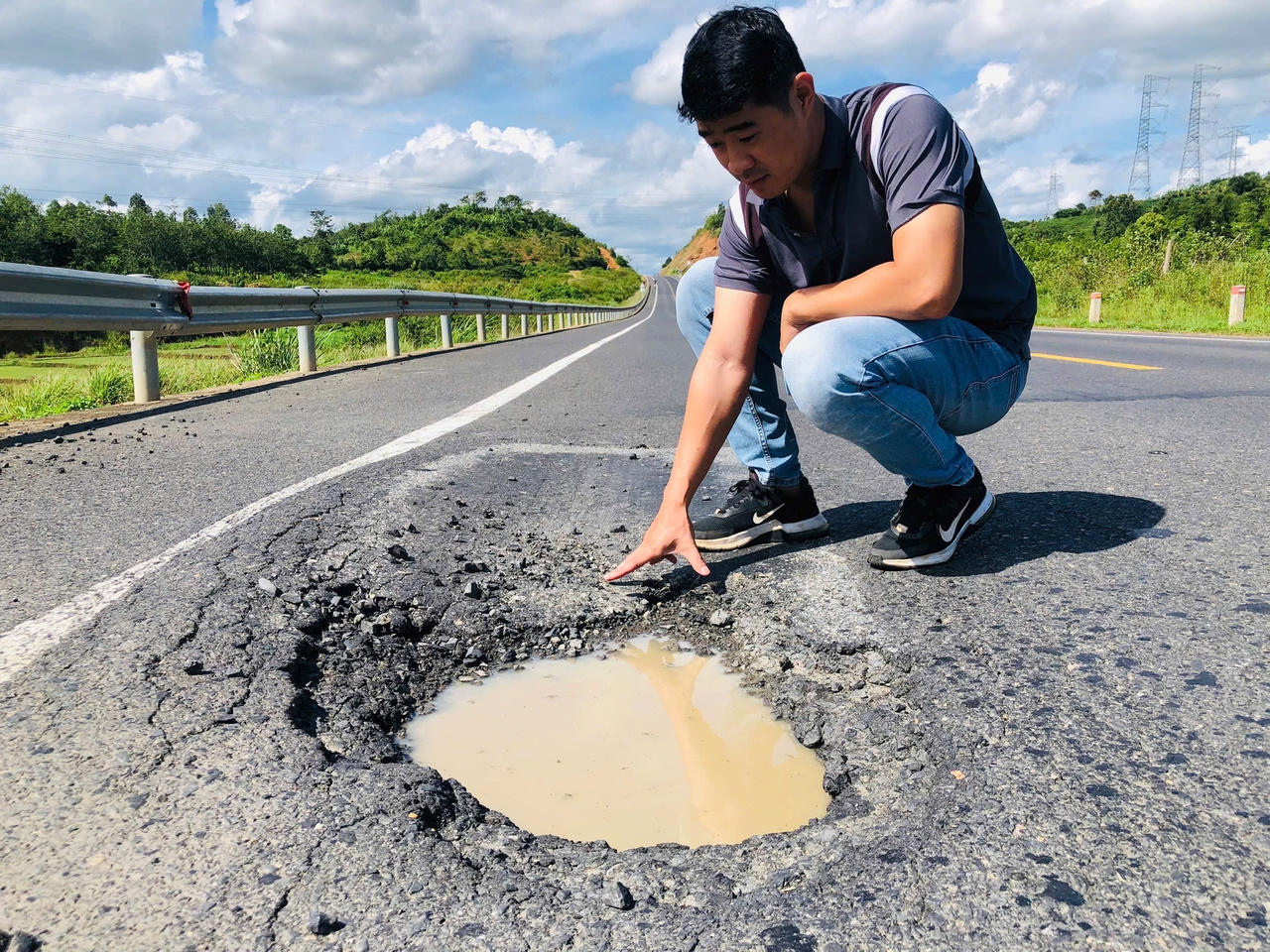 Tuyến đường tránh Kon Tum hư hỏng: 20/8 là hạn cuối cho công ty Trường Long và New Sun