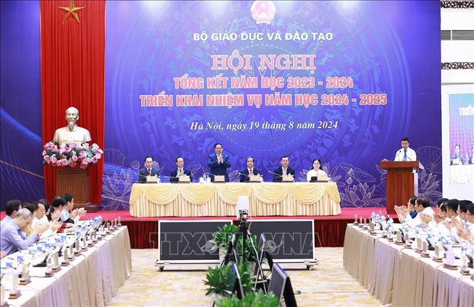 Thủ tướng Phạm Minh Chính: Quan tâm giáo dục đào tạo để tạo động lực phát triển đất nước nhanh và bền vững