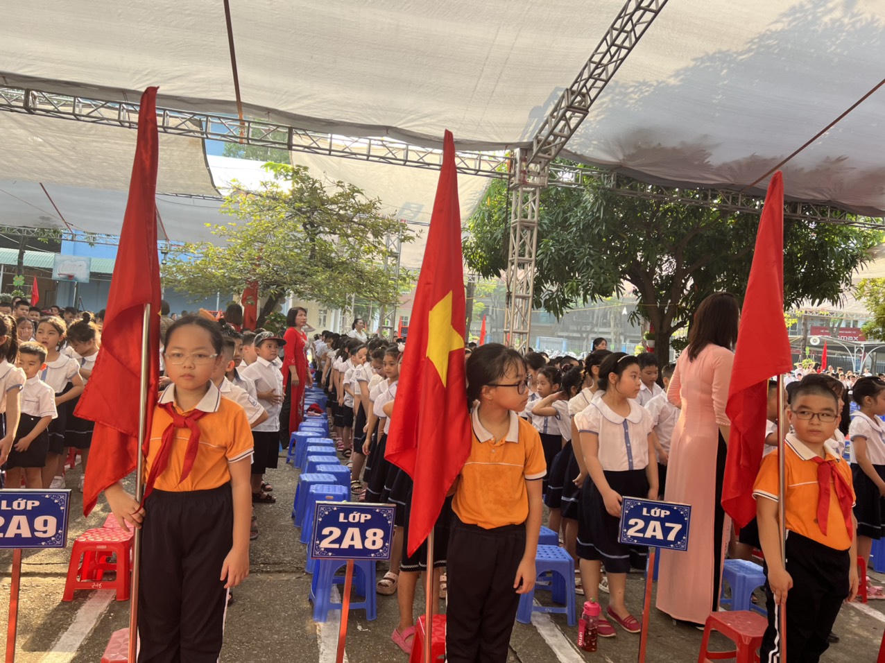 Thủ đô rực rỡ cờ hoa trong ngày lễ Khai giảng