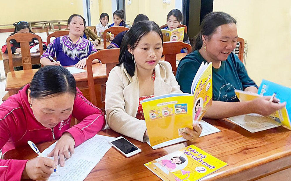 'Ánh sáng' từ lớp học xóa mù chữ