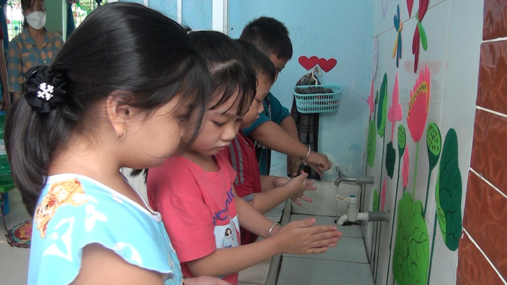 Trường học tích cực phòng, chống dịch bệnh mùa khai trường