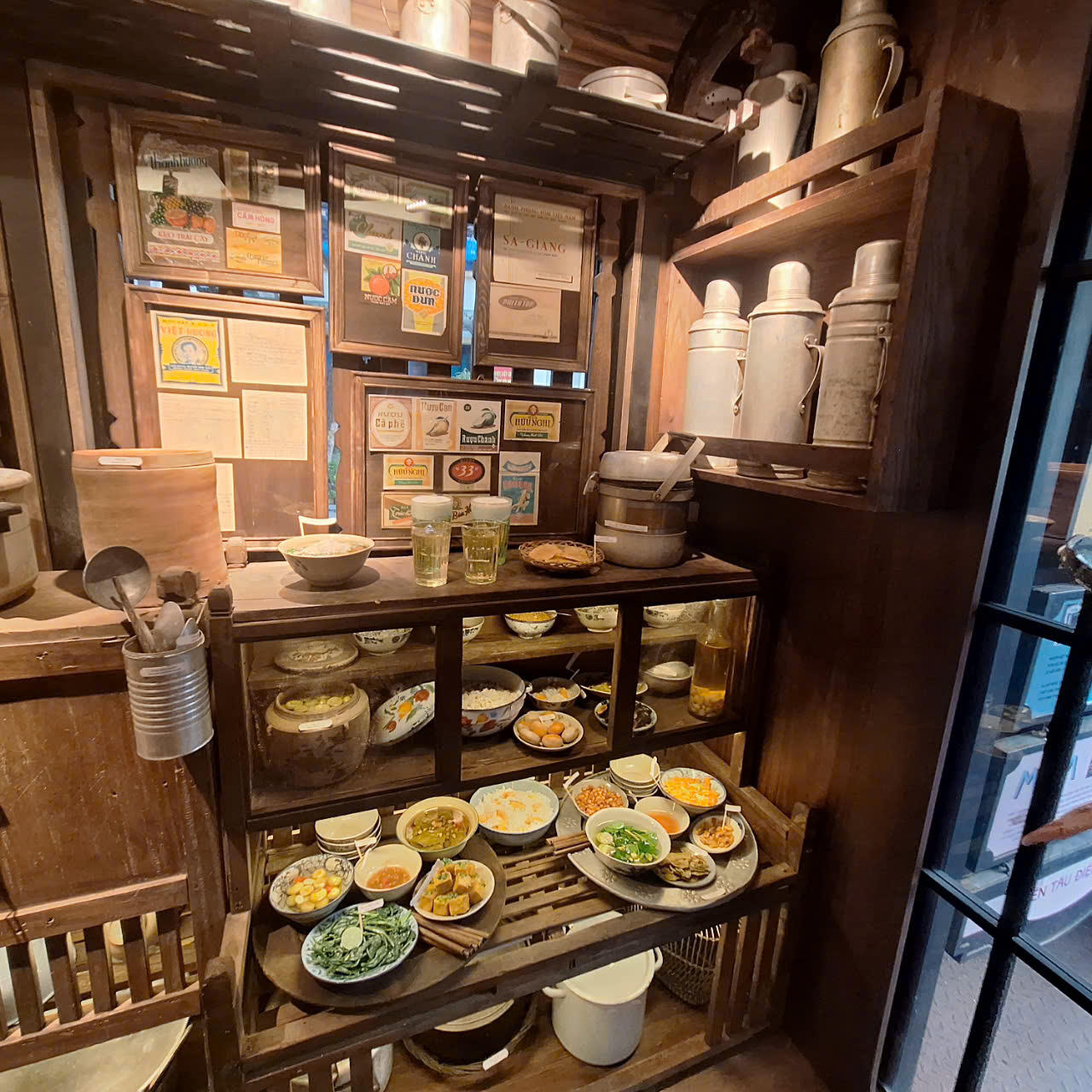 Bạn trẻ hào hứng 'sống cùng'... thời bao cấp 