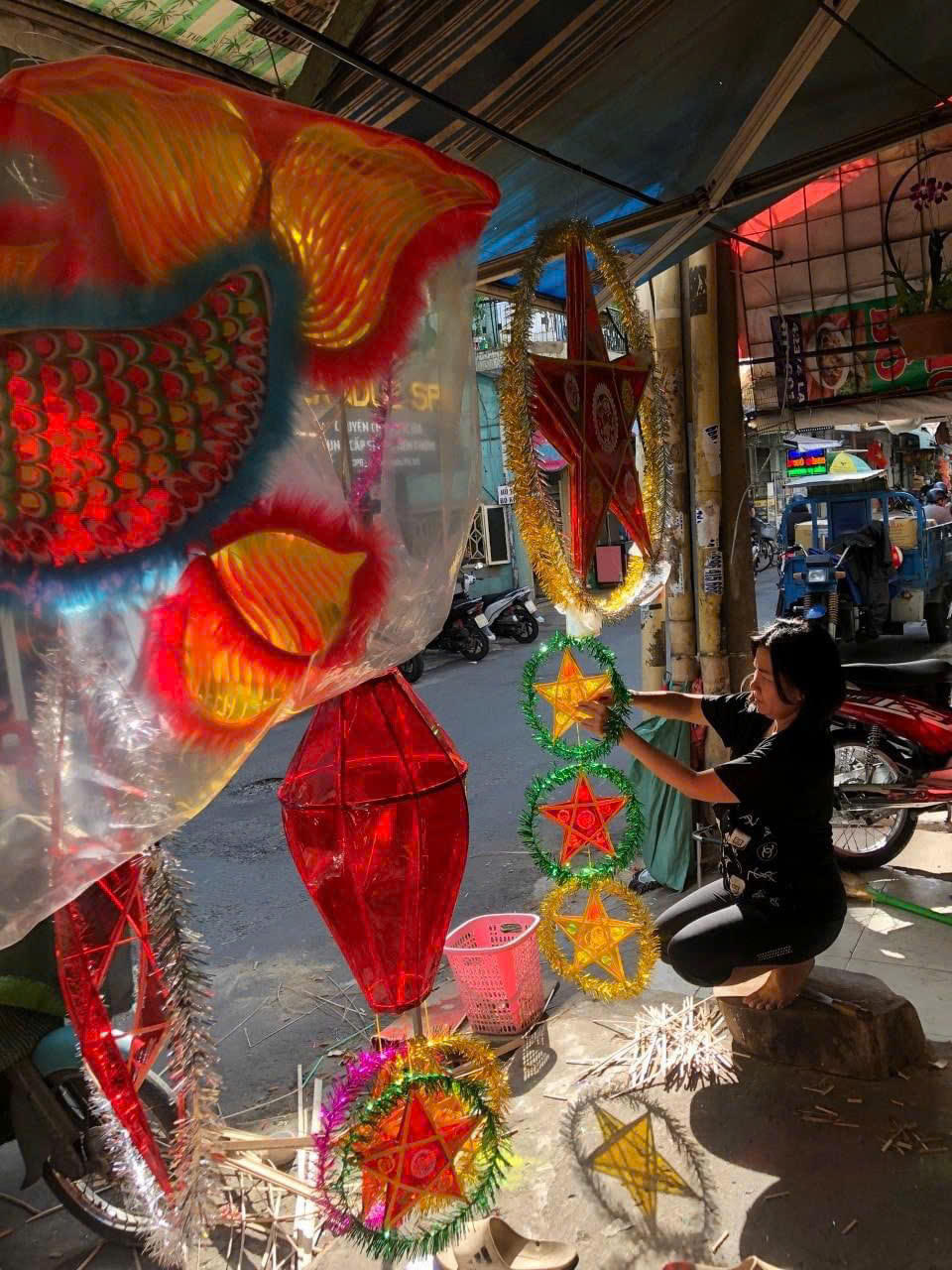 Làng nghề làm lồng đèn thời số hóa