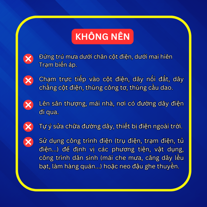 Khuyến cáo phòng tai nạn cây đổ và sử dụng điện trong mưa bão ở Hà Nội