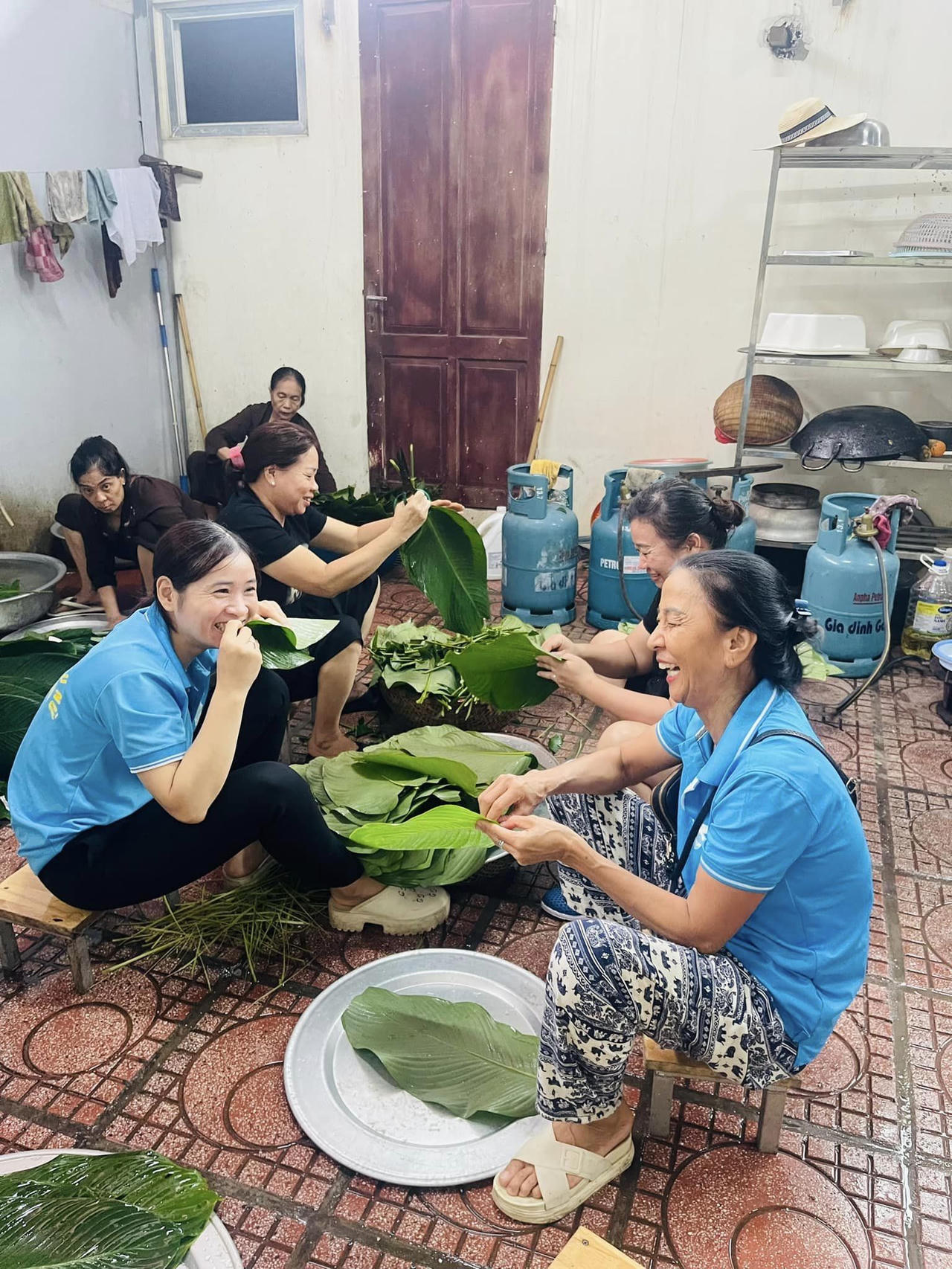 Những chiếc bánh chưng 'nghĩa tình' Hà Nội gửi đồng bào vùng lũ