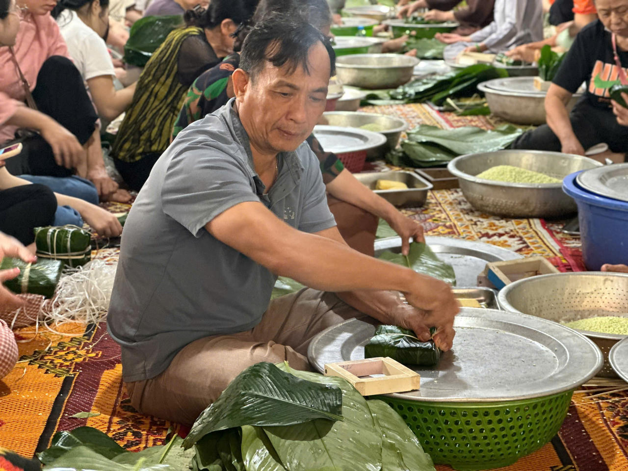 Những chiếc bánh chưng 'nghĩa tình' Hà Nội gửi đồng bào vùng lũ