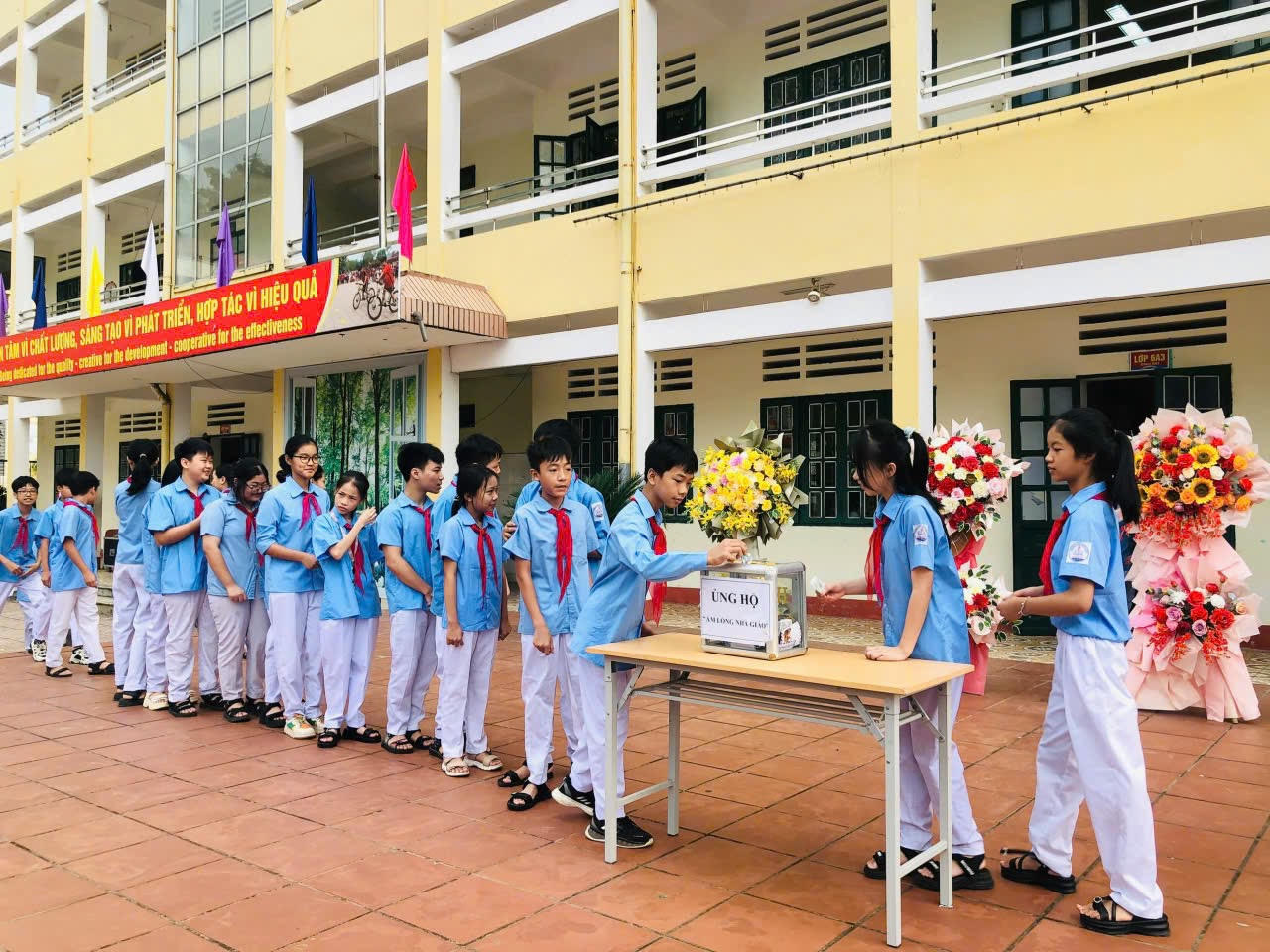 'Ngày khai giảng thứ 2' của học sinh vùng lũ Lào Cai, Yên Bái và Hà Nội